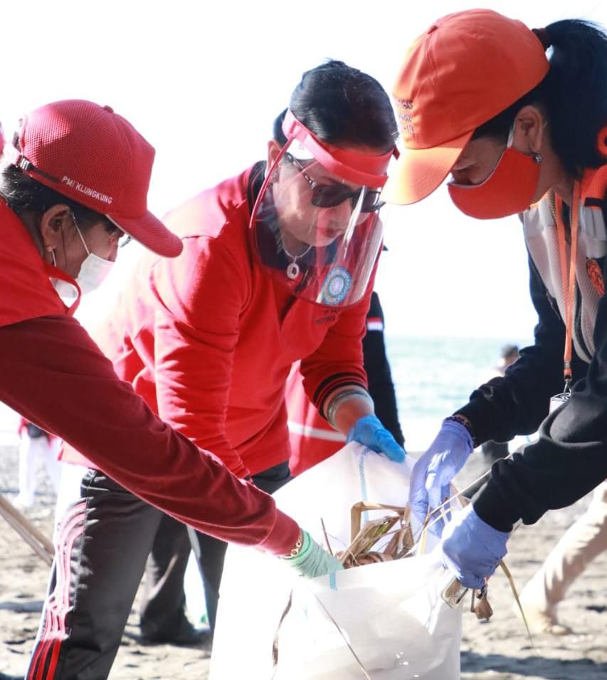 podiumnews.com-Ny. Putri Koster:  Kolaborasi Pemerintah dan Masyarkat, Bali Bisa Tekan Penyebaran Covid-19